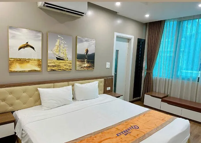 Everest Hotel